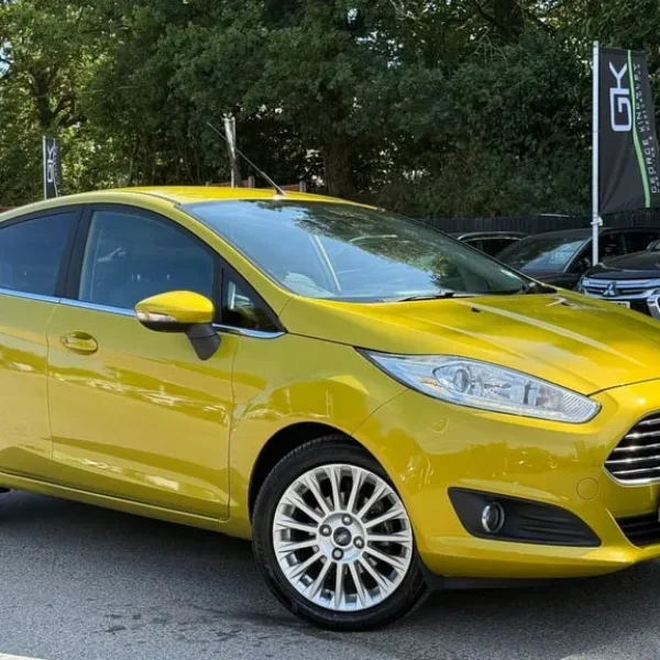 2014 Ford Fiesta TITANIUM - ONE OWNER -£20 TAX - FULL FORD SERVICE HISTORY WITH 11 STAMPS Hatchb...