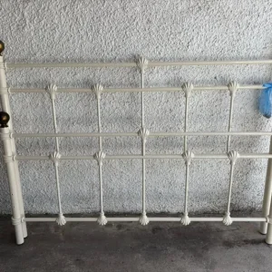 Lovely 4 foot 6 inch bedframe - Image 7