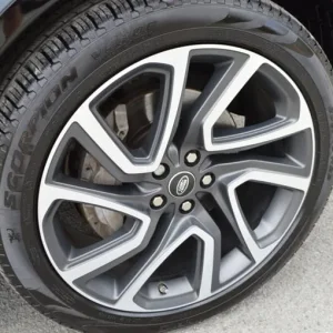 2018 Land Rover Discovery 3.0 SD V6 HSE Luxury SUV 5dr Diesel Auto 4WD Euro 6 (s/s) (306 ps) SUV ... - Image 6