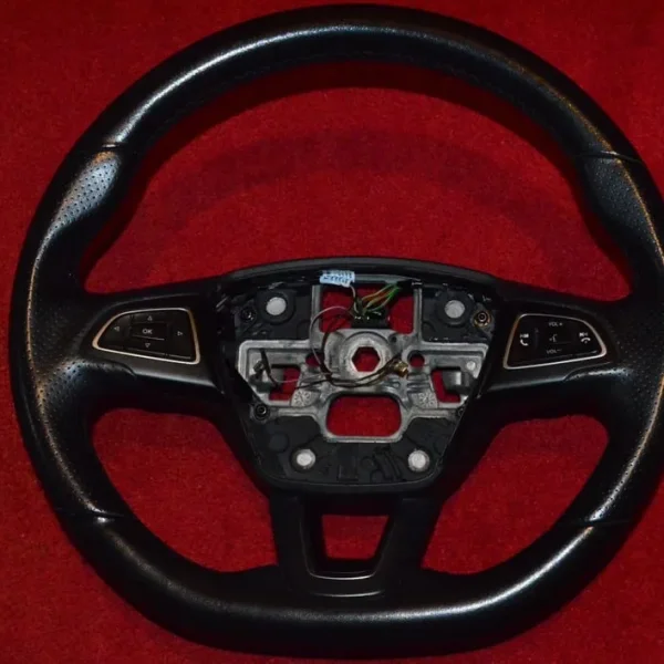 Mk 3 Ford Focus parts (Steering wheel, indicators and rear brake dust shields)