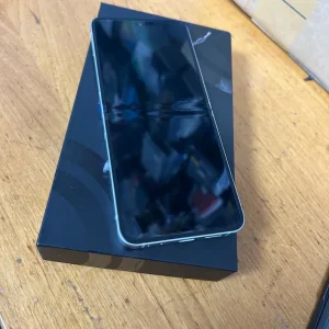 Samsung Zflip 6 - unlocked 256GB - Image 2