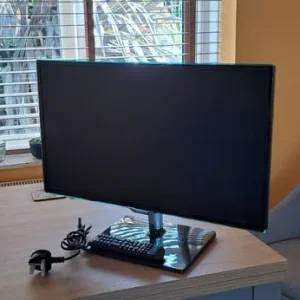 Samsung 27" Smart TV - Image 2