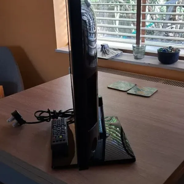 Samsung 27" Smart TV