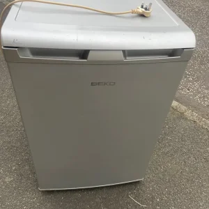 Beko undercounter freezer - Image 4