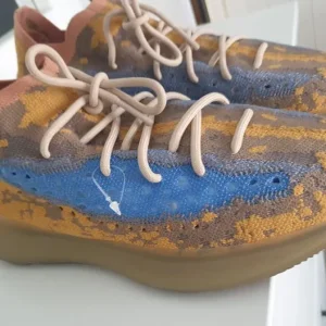 Adidas yeezys boost 380 size 12 - Image 4