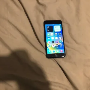 APPLE IPHONE 8 PLUS 64GB UNLOCKED EXCELLENT CONDITION