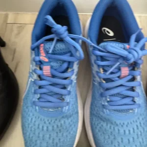 Bundle ladies footwear £25 for 17 pairs - ideal for a car boot - Image 5