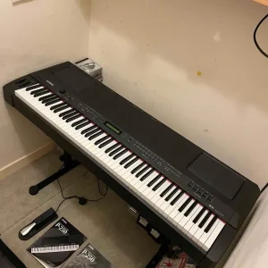 Yamaha P250 digital piano (+ music rest + FC4 sustain pedal + manuals) - Image 2