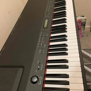 Yamaha P250 digital piano (+ music rest + FC4 sustain pedal + manuals) - Image 3