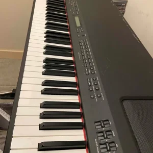 Yamaha P250 digital piano (+ music rest + FC4 sustain pedal + manuals) - Image 4