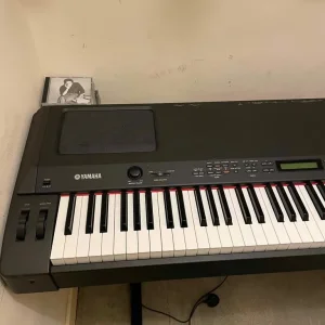 Yamaha P250 digital piano (+ music rest + FC4 sustain pedal + manuals) - Image 6