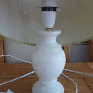 PAIR OF TABLE LAMPS WITH SHADES AND BULBS. - Image 2