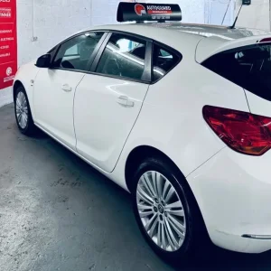 2013 Vauxhall Astra 1.4i 16V Energy 5-door hatchback petrol manual - Image 3