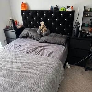 Double bed and wardrobe set - Image 4