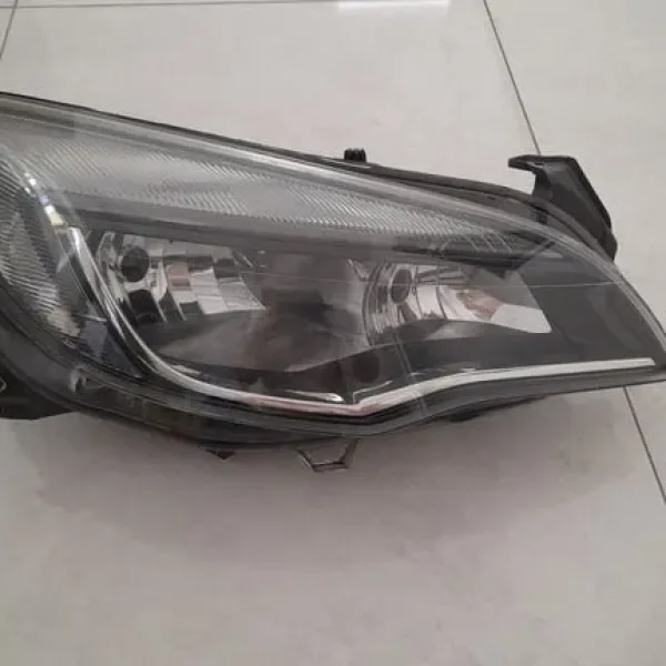 Vauxhall astra estate 2012 Headlight