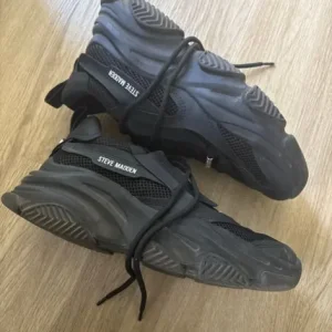 Ladies Steve Madden trainers size 5 - Image 2