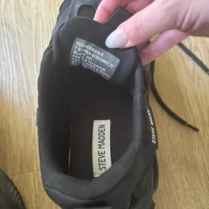 Ladies Steve Madden trainers size 5 - Image 5