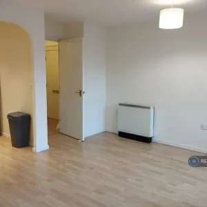 1 bedroom flat in Marlborough Court, Luton, LU1 (1 bed) (#2584819)