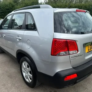 2011 Kia Sorento 2.2 CRDi KX-1 5dr Auto ESTATE Diesel Automatic - Image 3