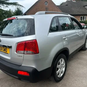 2011 Kia Sorento 2.2 CRDi KX-1 5dr Auto ESTATE Diesel Automatic - Image 8
