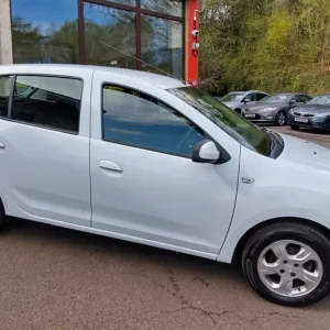 2016 Dacia Sandero LAUREATE TCE Hatchback Petrol Manual - Image 4