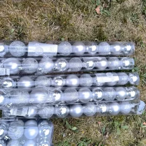 Christmas decorations Wrapping Paper Baubles - Image 5