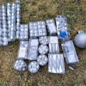 Christmas decorations Wrapping Paper Baubles - Image 6