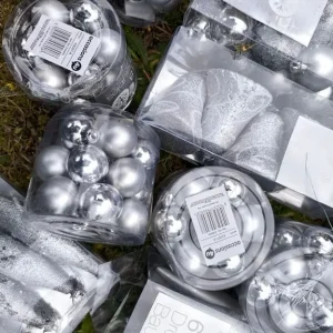 Christmas decorations Wrapping Paper Baubles - Image 7