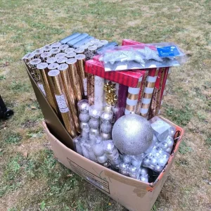 Christmas decorations Wrapping Paper Baubles - Image 8