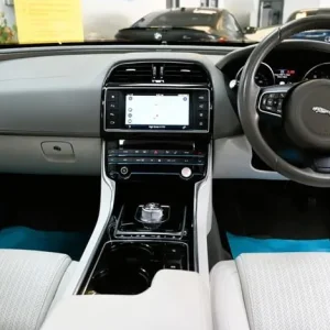 2015 Jaguar XE 2.0d Portfolio Saloon 4dr Diesel Auto Euro 6 (s/s) (180 ps) Saloon Diesel Automatic - Image 4