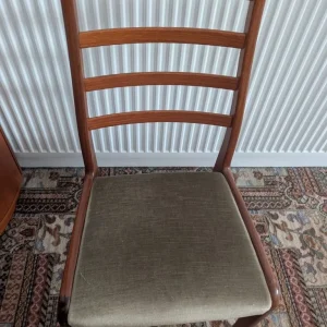 Solid wood extendable dining table with 4 chairs - Image 2