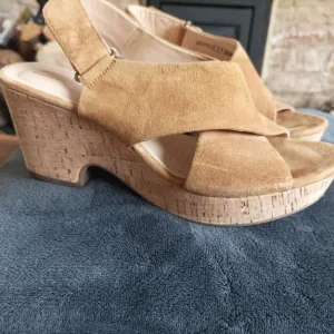 Clarks Tan Wedge Sandals - Image 5