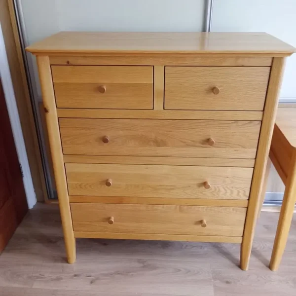 Oak chest of drawers