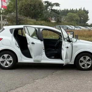 2021 Dacia Sandero ESSENTIAL TCE Hatchback Petrol Manual - Image 5