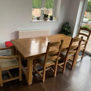 Solid oak table, bench and chairs - Image 2