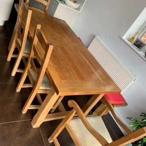 Solid oak table, bench and chairs - Image 3