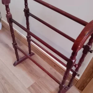Free standing towel rail