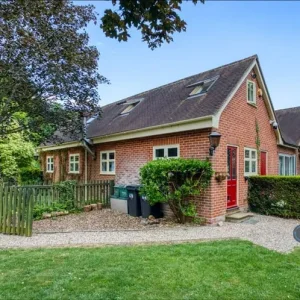 3 bedroom house in Church Road, Billericay, CM11 (3 bed) (#2583220) - Image 2