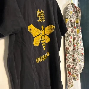 Rare Jesse Pink Man Breaking Bad Ryan Sheckler x Volcom Hoodie And Meth T-Shirt - Image 5