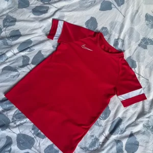 Nike Dri-FIT Red Kids Sports T-Shirt – Size L (147-158cm) - Image 3