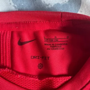 Nike Dri-FIT Red Kids Sports T-Shirt – Size L (147-158cm) - Image 7