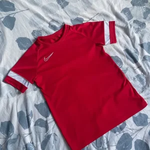 Nike Dri-FIT Red Kids Sports T-Shirt – Size L (147-158cm)
