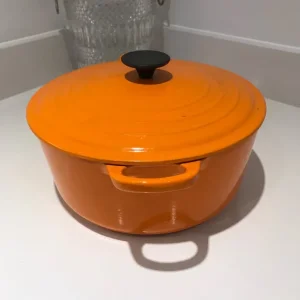 LE CREUSET LARGE 26 cm POT RGP £320 £100 USED TWICE - Image 3