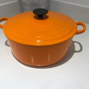 LE CREUSET LARGE 26 cm POT RGP £320 £100 USED TWICE
