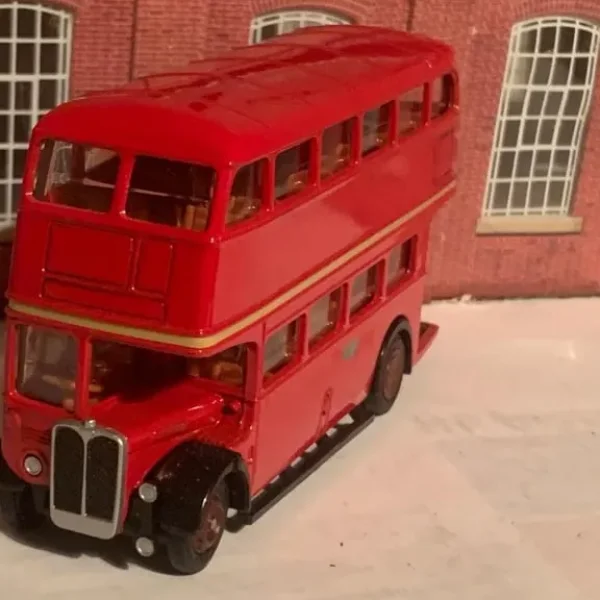 SCALE MODEL BUS London Transport AEC RT Post-War
