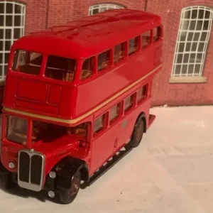 SCALE MODEL BUS London Transport AEC RT Post-War