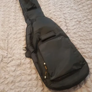 Tanglewood Rebel 4k electric bass guitar with soft gig bag - Image 6