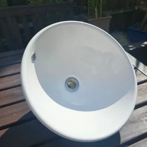 Bathroom/cloakroom hand wash basin - Image 2