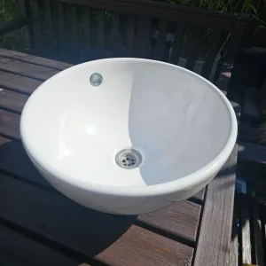 Bathroom/cloakroom hand wash basin - Image 4