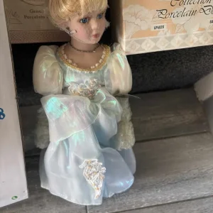 Loads of collection dolls for sale - Image 3